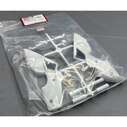 京商 タンク/リヤカウルセット(ハングオンレーサー/YZR500) GPB106