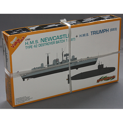 サイバーホビー 1/700イギリス海軍42型駆逐艦 D87ニューキャッスル+トラファルガー級原子力潜水艦S93