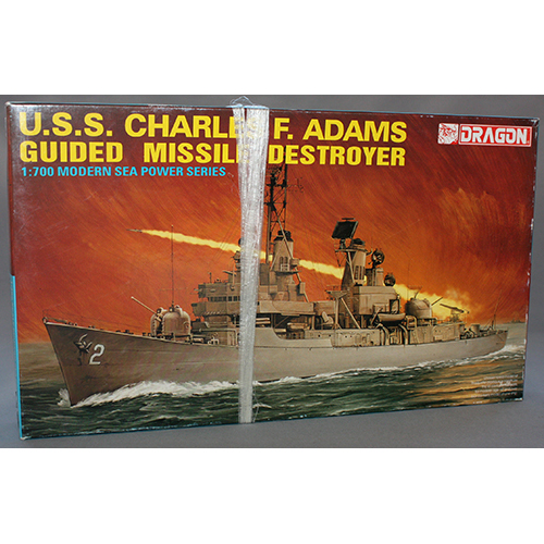 ドラゴン　1/700 U.S.S CHARLESF. ADAMS GUIDED MISSILE DESTROYER