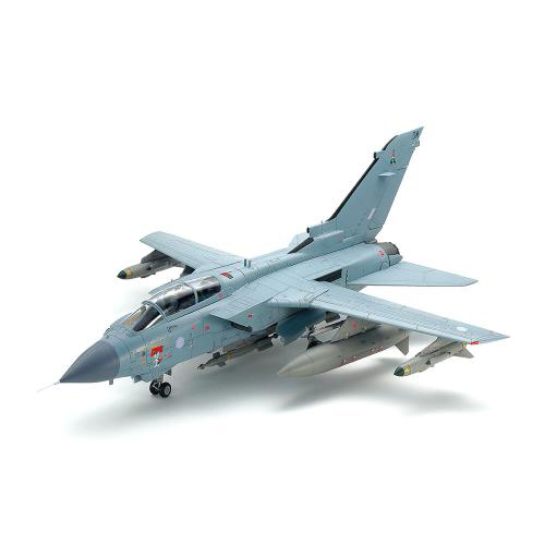 タミヤ 1/32 トーネード GR.4 (パイロット人形付き)
