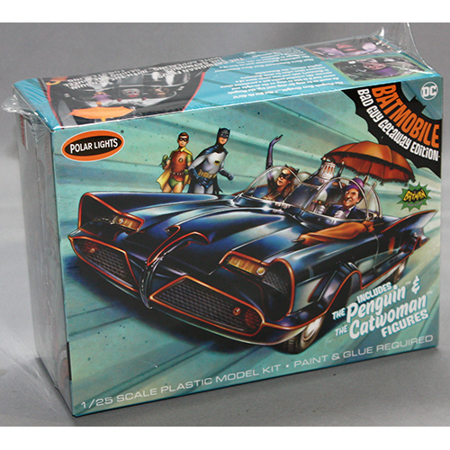 ポーラライツ 1966 バットモービル キャットウーマン&ペンギンフィギュア付属
